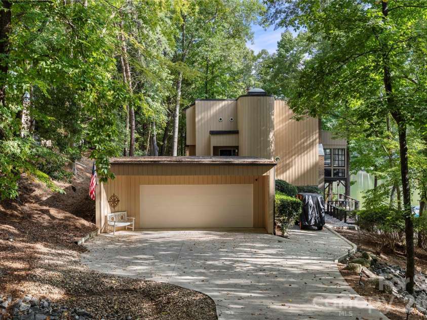 131 Whispering Pines Drive, Clover, SC 29710.  MLS# CAR4430861, YatesRealty ID 56147. 