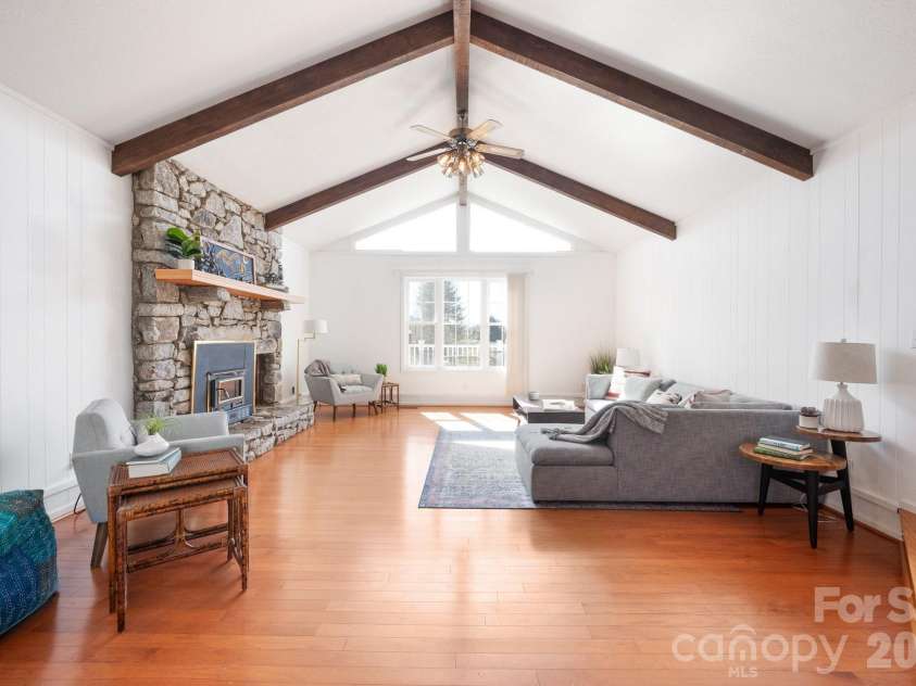 30 Morning Glory Lane, Weaverville, NC 28787.  MLS# CAR4277565, YatesRealty ID 5616. Vaulted Ceiling