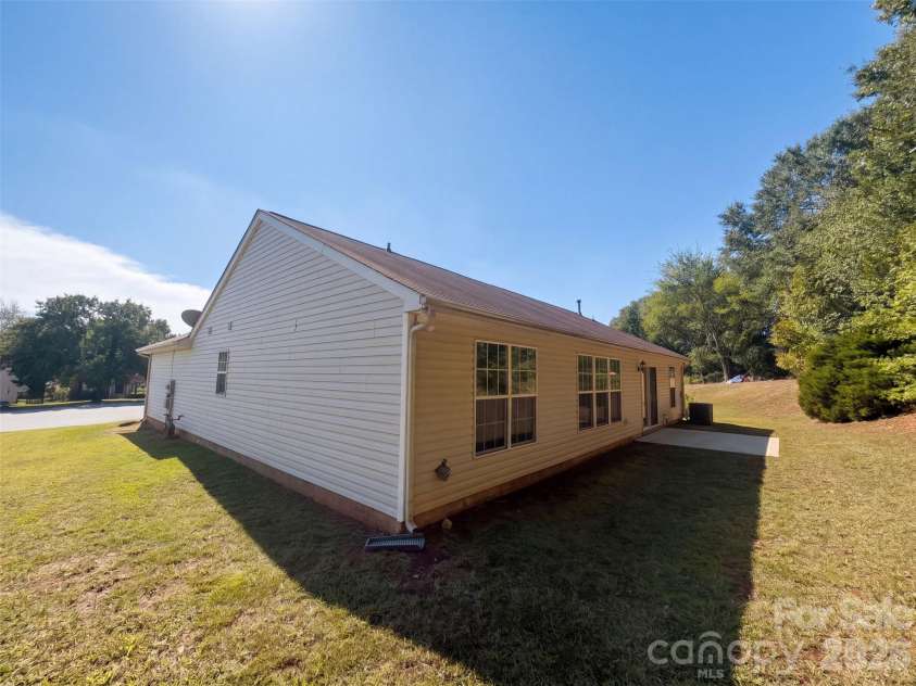 2094 Chapel Creek Road, Concord, NC 28025.  MLS# CAR4433678, YatesRealty ID 56162. 