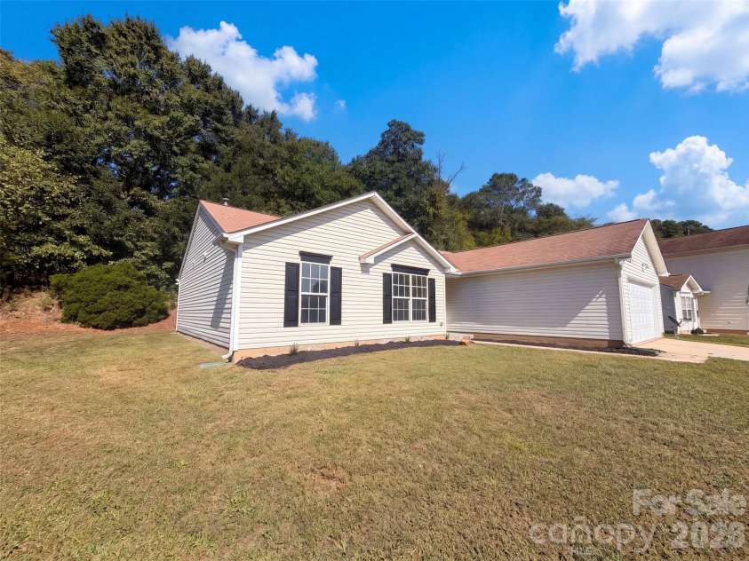 2094 Chapel Creek Road, Concord, NC 28025.  MLS# CAR4433678, YatesRealty ID 56162. 