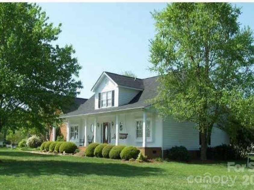 4211 Briarcliff Drive, Monroe, NC 28110.  MLS# CAR4433179, YatesRealty ID 56164. 