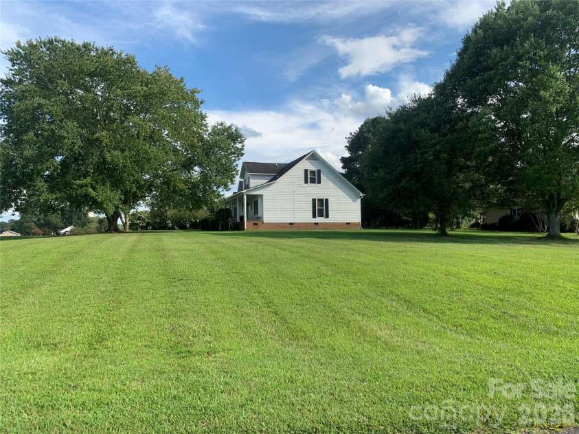 4211 Briarcliff Drive, Monroe, NC 28110.  MLS# CAR4433179, YatesRealty ID 56164. 