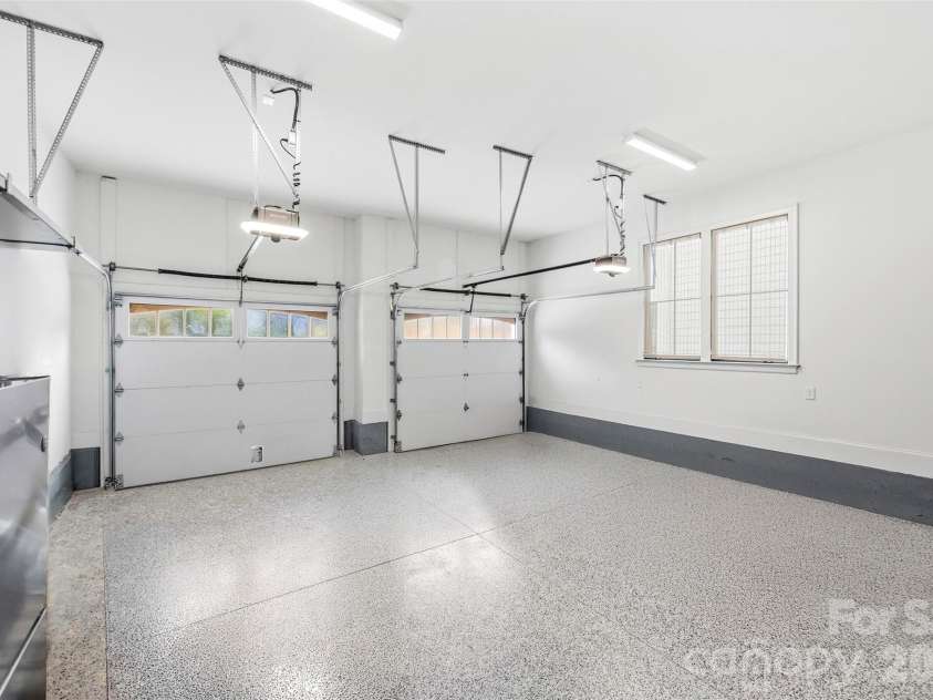 6222 Louis Patrick Lane, Charlotte, NC 28211.  MLS# CAR4433637, YatesRealty ID 56165. 
