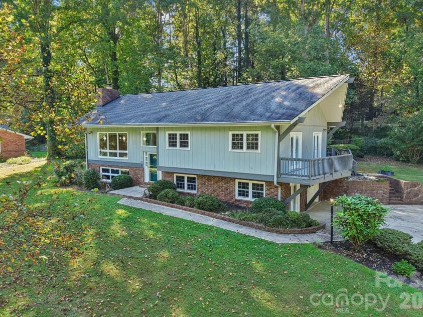 122 Laurel Lane, Etowah, NC 28729.  MLS# CAR4433580, YatesRealty ID 56167. 