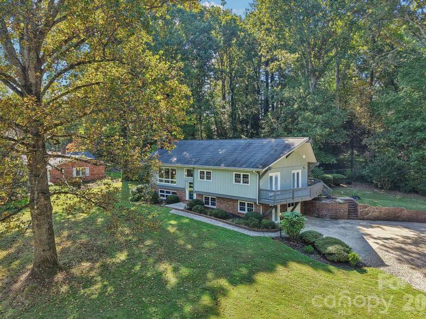 122 Laurel Lane, Etowah, NC 28729.  MLS# CAR4433580, YatesRealty ID 56167. 