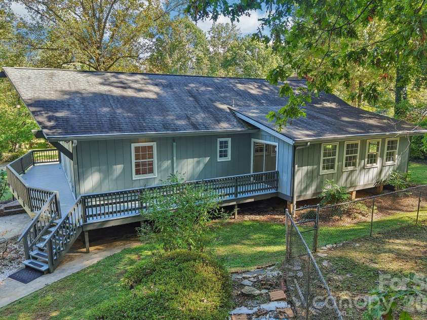 122 Laurel Lane, Etowah, NC 28729.  MLS# CAR4433580, YatesRealty ID 56167. 