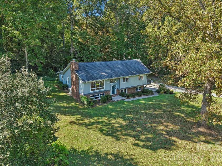 122 Laurel Lane, Etowah, NC 28729.  MLS# CAR4433580, YatesRealty ID 56167. 