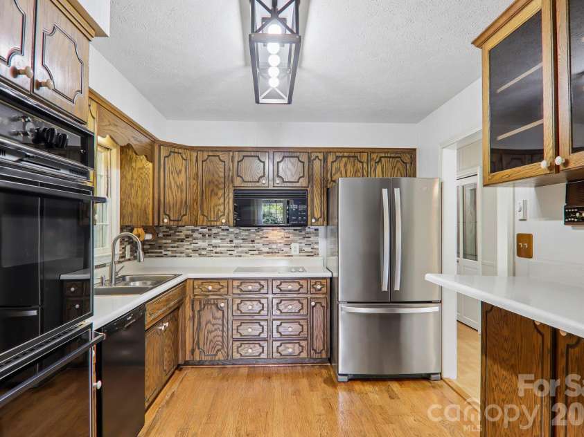 122 Laurel Lane, Etowah, NC 28729.  MLS# CAR4433580, YatesRealty ID 56167. 