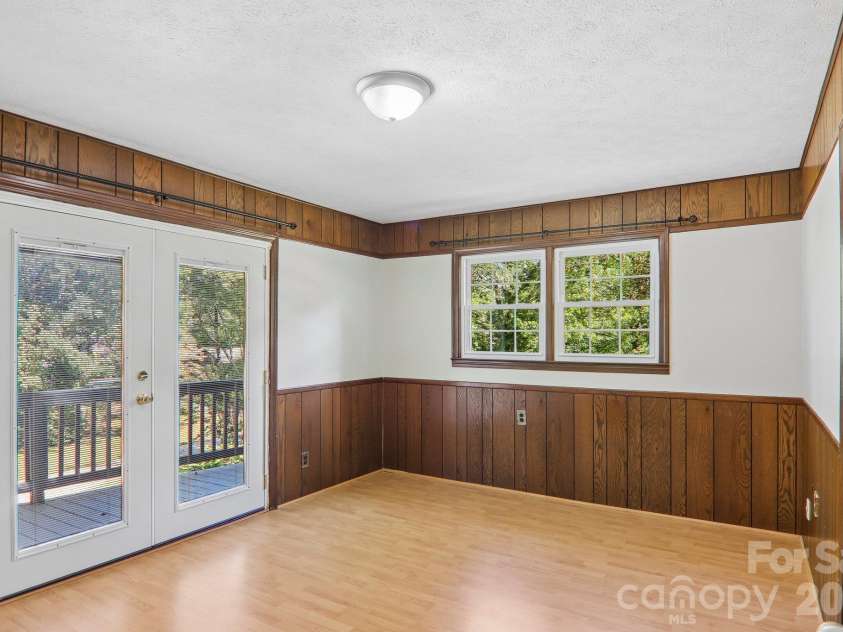 122 Laurel Lane, Etowah, NC 28729.  MLS# CAR4433580, YatesRealty ID 56167. 