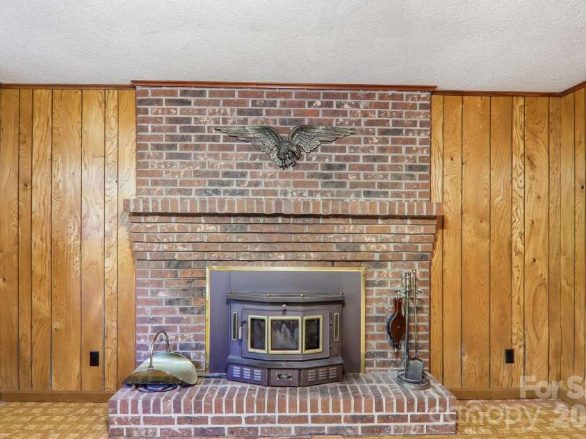 122 Laurel Lane, Etowah, NC 28729.  MLS# CAR4433580, YatesRealty ID 56167. 