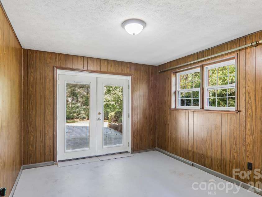 122 Laurel Lane, Etowah, NC 28729.  MLS# CAR4433580, YatesRealty ID 56167. 