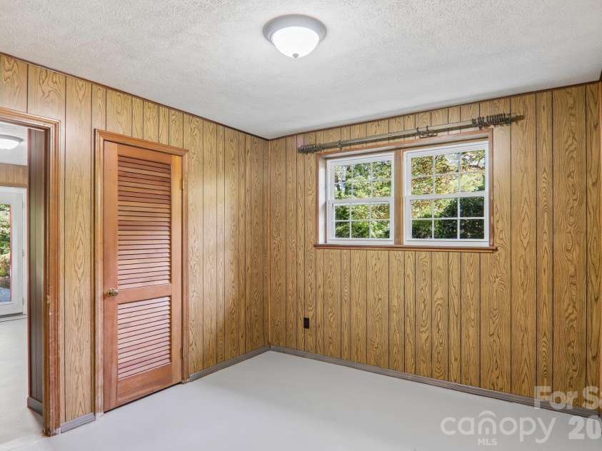 122 Laurel Lane, Etowah, NC 28729.  MLS# CAR4433580, YatesRealty ID 56167. 