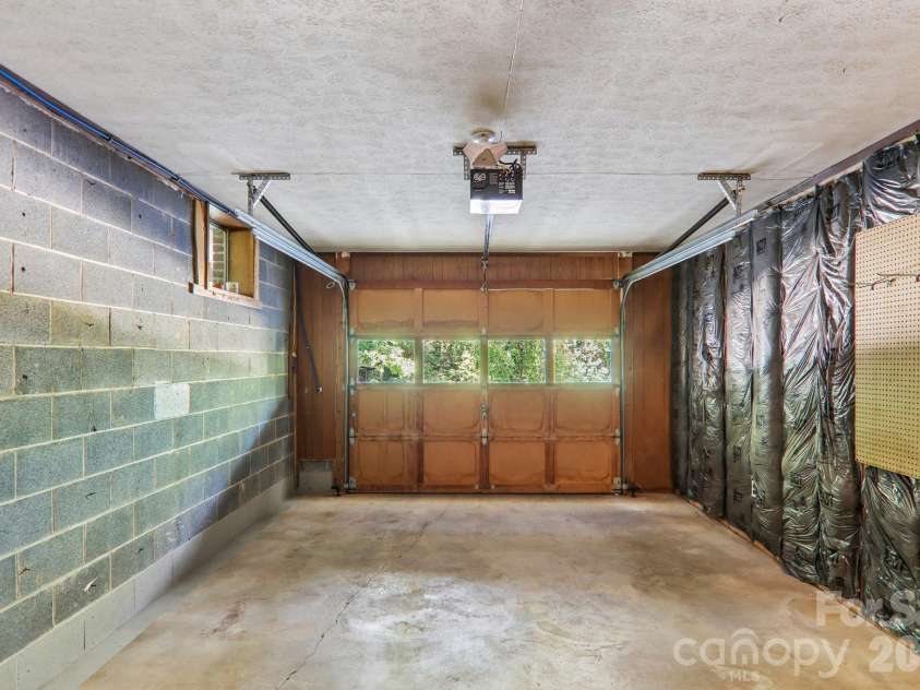 122 Laurel Lane, Etowah, NC 28729.  MLS# CAR4433580, YatesRealty ID 56167. 