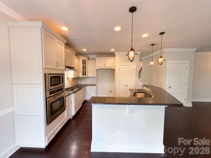7412 Canova Lane, Charlotte, NC 28278.  MLS# CAR4433706, YatesRealty ID 56168. 