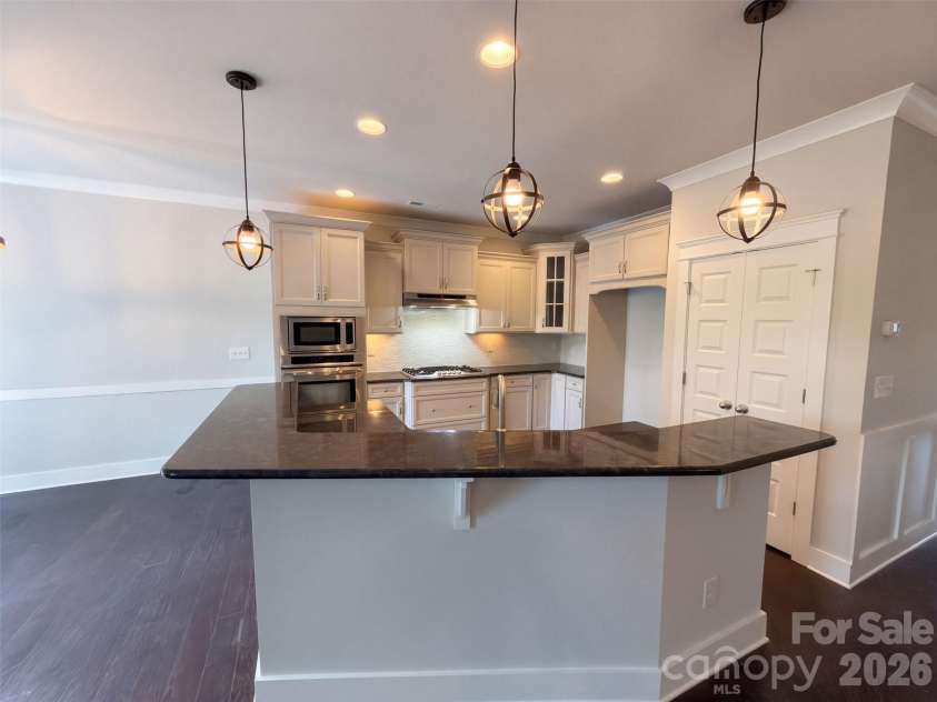 7412 Canova Lane, Charlotte, NC 28278.  MLS# CAR4433706, YatesRealty ID 56168. 