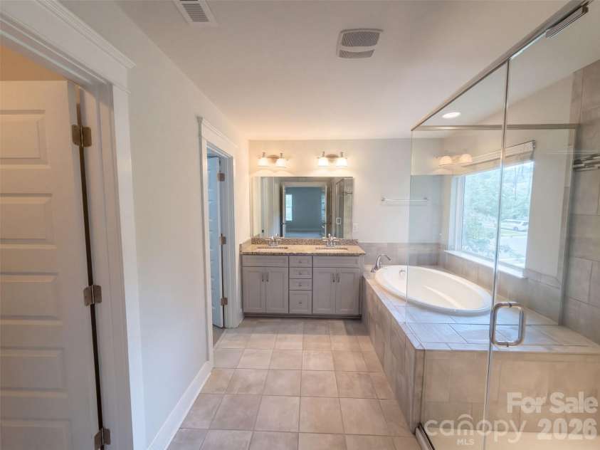 7412 Canova Lane, Charlotte, NC 28278.  MLS# CAR4433706, YatesRealty ID 56168. 