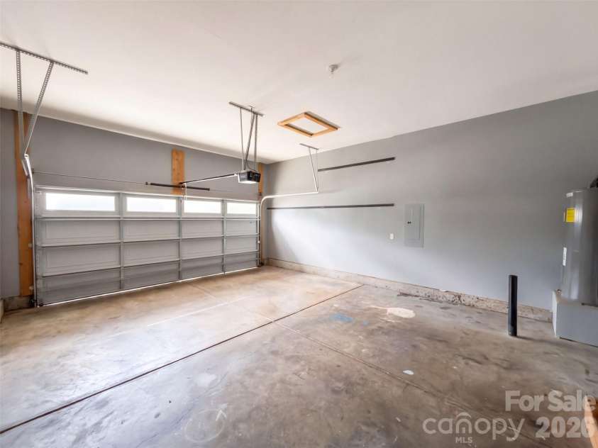 7412 Canova Lane, Charlotte, NC 28278.  MLS# CAR4433706, YatesRealty ID 56168. 
