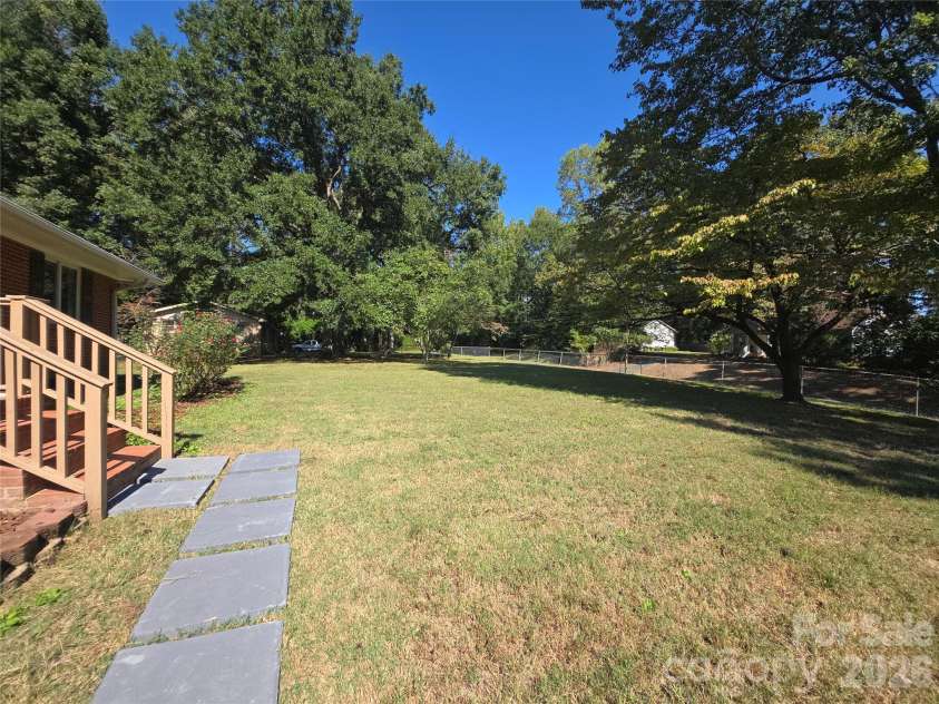 1627 Lakewood Drive, Rock Hill, SC 29732.  MLS# CAR4432089, YatesRealty ID 56179. Fenced Front Yard