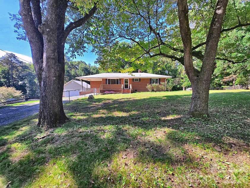 1627 Lakewood Drive, Rock Hill, SC 29732.  MLS# CAR4432089, YatesRealty ID 56179. Front Exterior