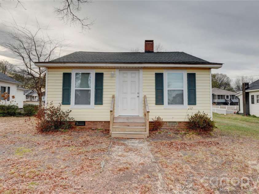 1003 Cannon Boulevard, Kannapolis, NC 28083.  MLS# CAR4326780, YatesRealty ID 5618. Front Exterior