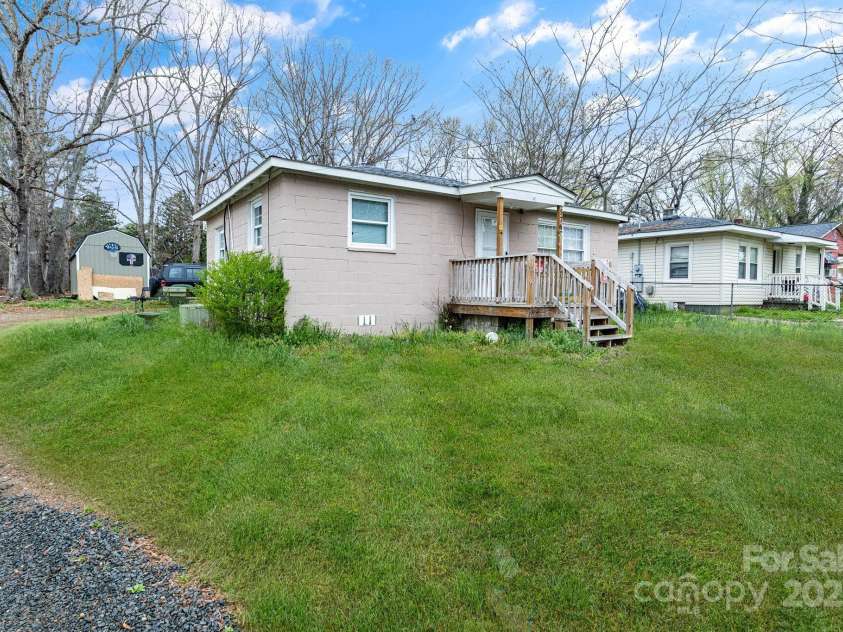 576 Washington Lane, Albemarle, NC 28001.  MLS# CAR4239757, YatesRealty ID 5618. 