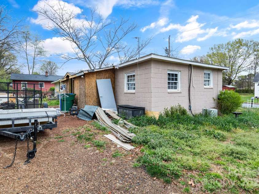 576 Washington Lane, Albemarle, NC 28001.  MLS# CAR4239757, YatesRealty ID 5618. 