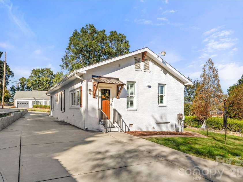 133 Glendale Avenue, Mount Holly, NC 28120.  MLS# CAR4432275, YatesRealty ID 56182. 