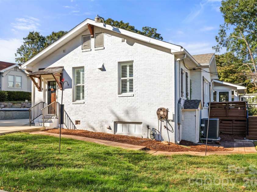 133 Glendale Avenue, Mount Holly, NC 28120.  MLS# CAR4432275, YatesRealty ID 56182. 