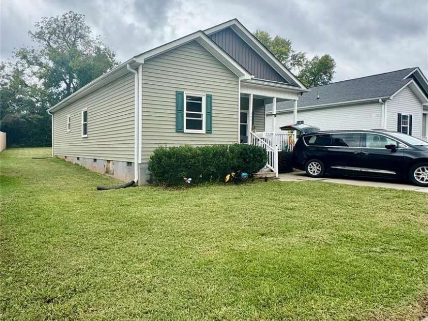 340 McBrayer Street, Shelby, NC 28150.  MLS# CAR4432357, YatesRealty ID 56184. FRONT LEFT