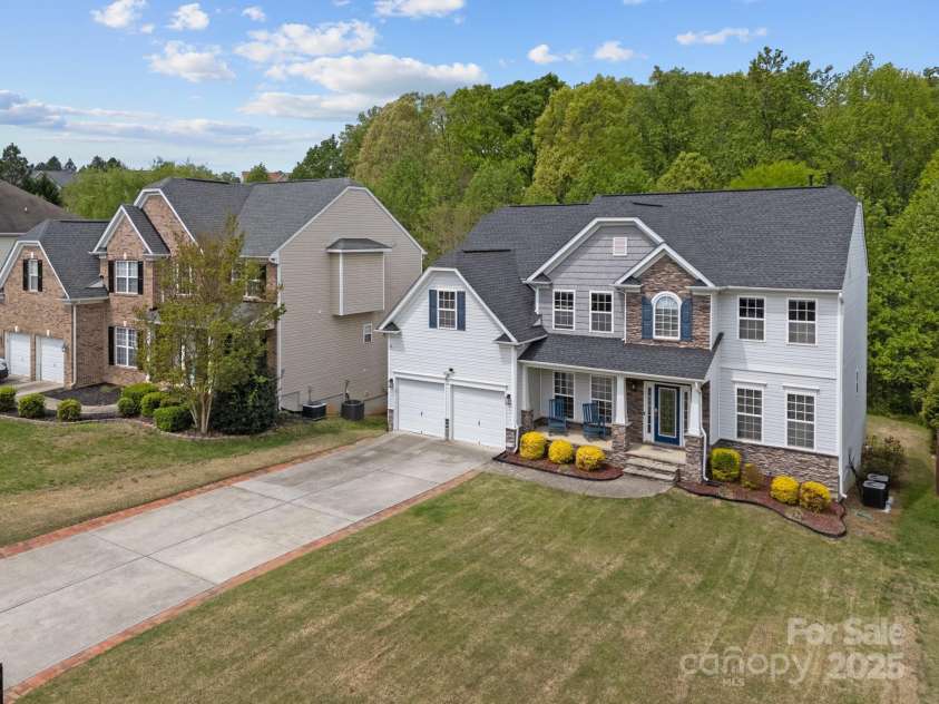 8453 Mossy Cup Trail, Harrisburg, NC 28075.  MLS# CAR4245368, YatesRealty ID 5619. Massive front yard