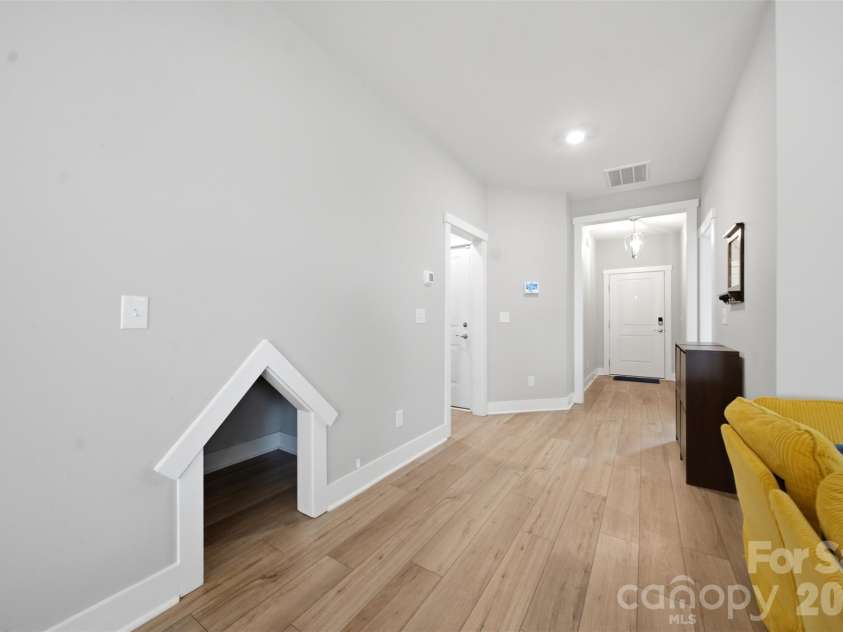 585 Ludlow Lane, Columbia, SC 29229.  MLS# CAR4433677, YatesRealty ID 56194. 