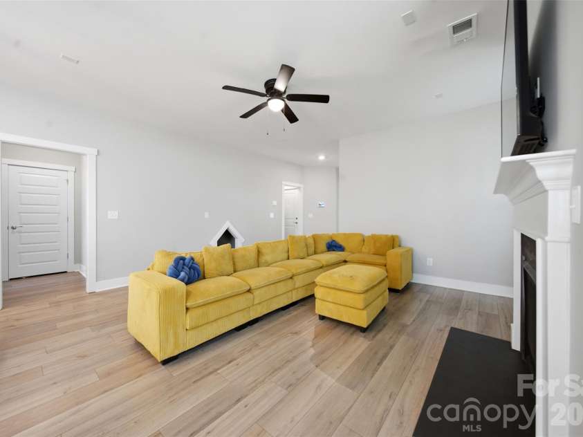 585 Ludlow Lane, Columbia, SC 29229.  MLS# CAR4433677, YatesRealty ID 56194. 