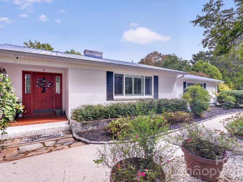 2086 Old Mountain Road, Statesville, NC 28625.  MLS# CAR4432709, YatesRealty ID 56197. 