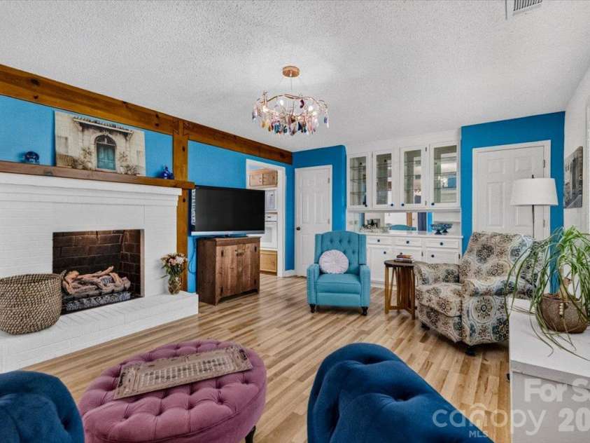 2086 Old Mountain Road, Statesville, NC 28625.  MLS# CAR4432709, YatesRealty ID 56197. 