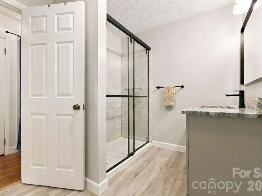 2086 Old Mountain Road, Statesville, NC 28625.  MLS# CAR4432709, YatesRealty ID 56197. 