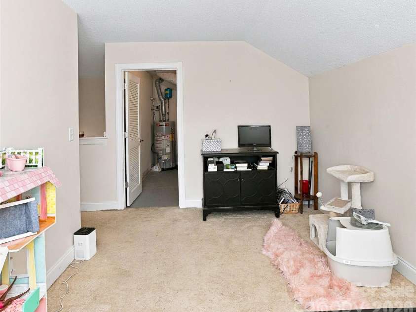 64 Fox Briar Drive, Fletcher, NC 28732.  MLS# CAR4428380, YatesRealty ID 56198. 