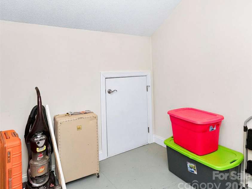 64 Fox Briar Drive, Fletcher, NC 28732.  MLS# CAR4428380, YatesRealty ID 56198. 