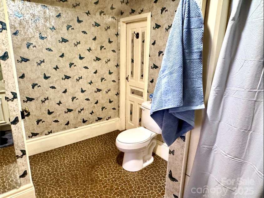 4689 Lakeview Acres Road, Valdese, NC 28690.  MLS# CAR4260635, YatesRealty ID 562. 