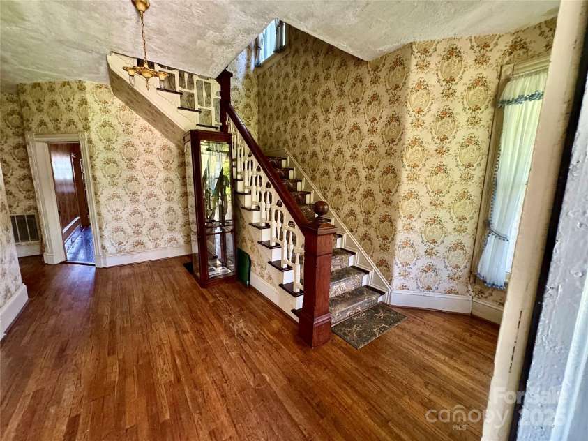 4689 Lakeview Acres Road, Valdese, NC 28690.  MLS# CAR4260635, YatesRealty ID 562. Classic entranceway with stained glass and antique ceiling lights