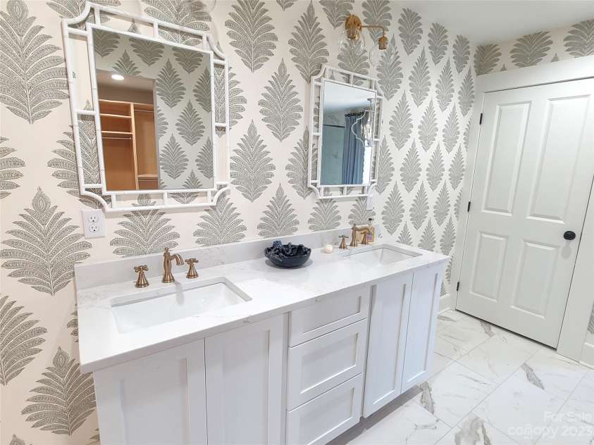 902 Ashe Avenue, Newton, NC 28658.  MLS# CAR4103600, YatesRealty ID 562. 