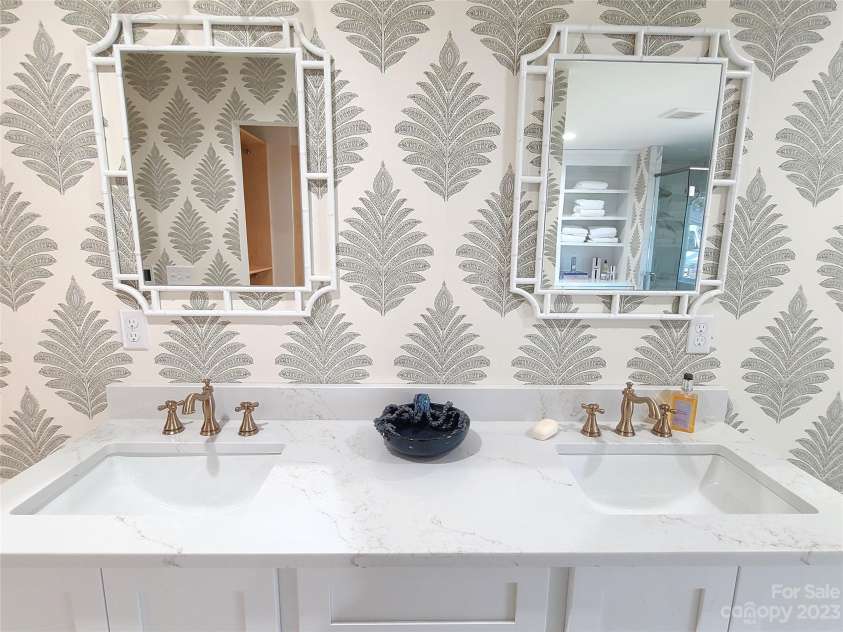 902 Ashe Avenue, Newton, NC 28658.  MLS# CAR4103600, YatesRealty ID 562. 