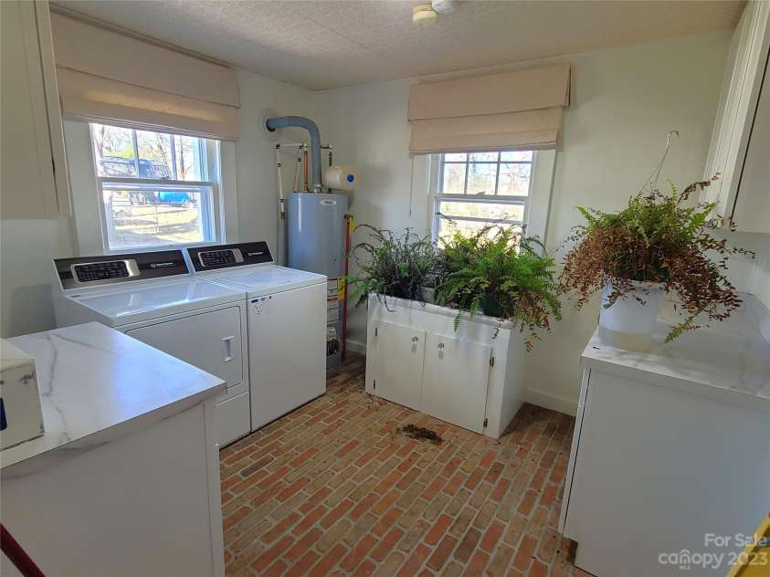 902 Ashe Avenue, Newton, NC 28658.  MLS# CAR4103600, YatesRealty ID 562. 