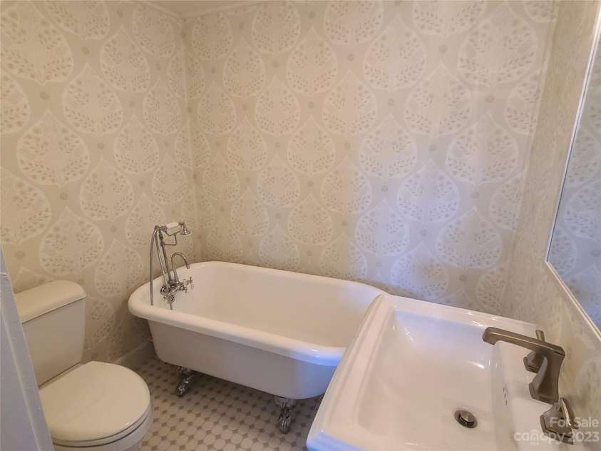 902 Ashe Avenue, Newton, NC 28658.  MLS# CAR4103600, YatesRealty ID 562. 