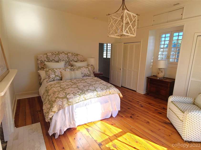 902 Ashe Avenue, Newton, NC 28658.  MLS# CAR4103600, YatesRealty ID 562. 