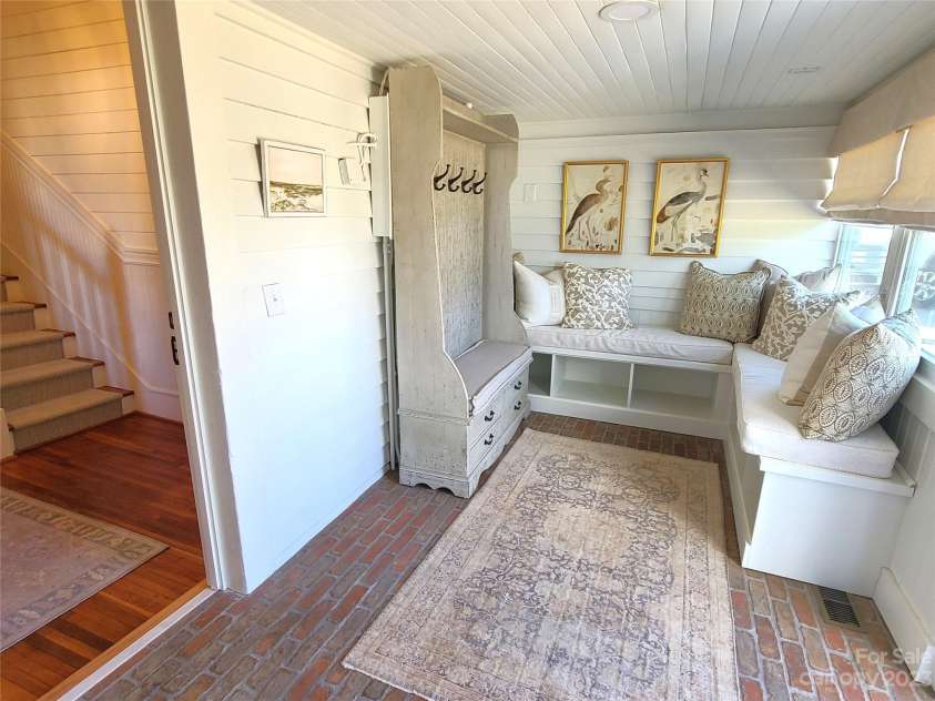 902 Ashe Avenue, Newton, NC 28658.  MLS# CAR4103600, YatesRealty ID 562. 