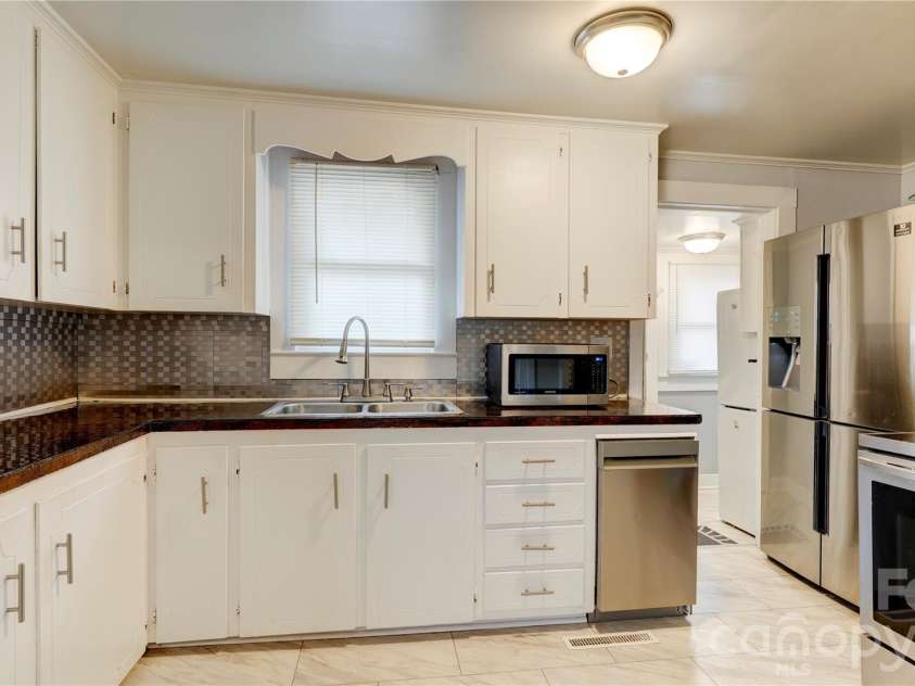 1001 Cannon Boulevard, Kannapolis, NC 28083.  MLS# CAR4326796, YatesRealty ID 5620. Updated Kitchen