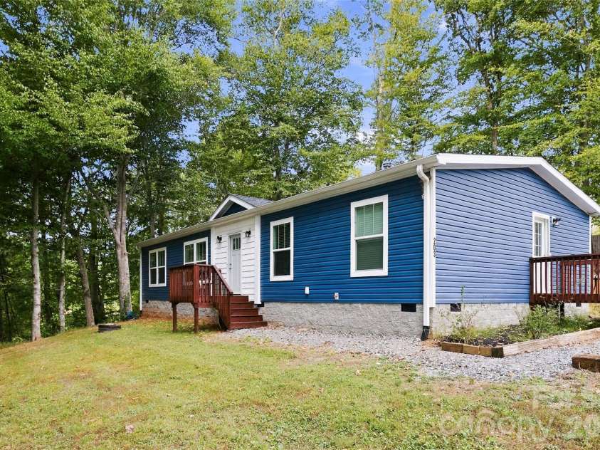 203 Beaverdam Loop Road, Candler, NC 28715.  MLS# CAR4429811, YatesRealty ID 56200. 