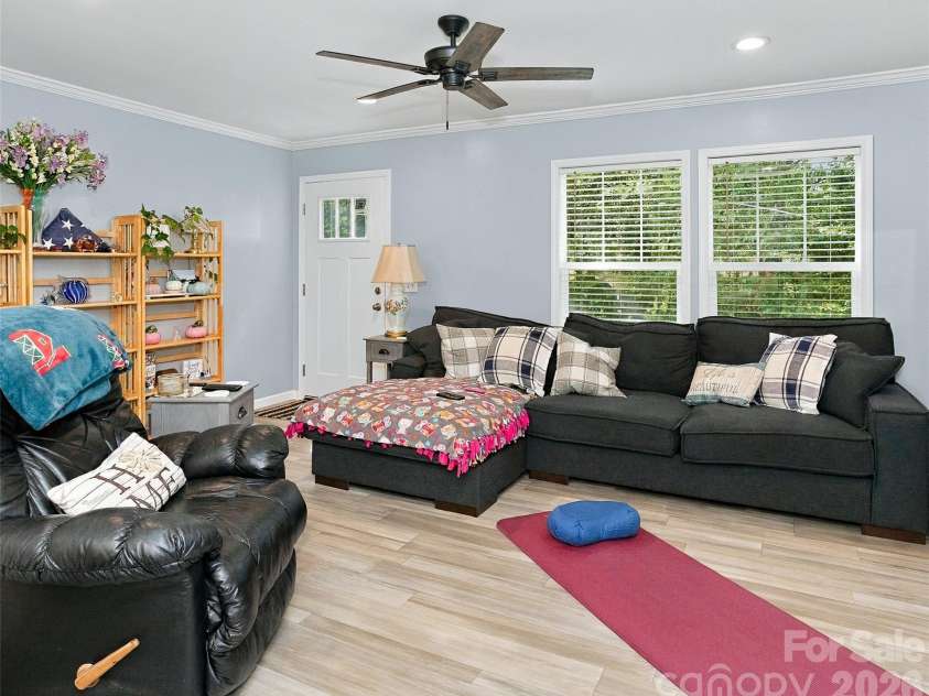 203 Beaverdam Loop Road, Candler, NC 28715.  MLS# CAR4429811, YatesRealty ID 56200. 