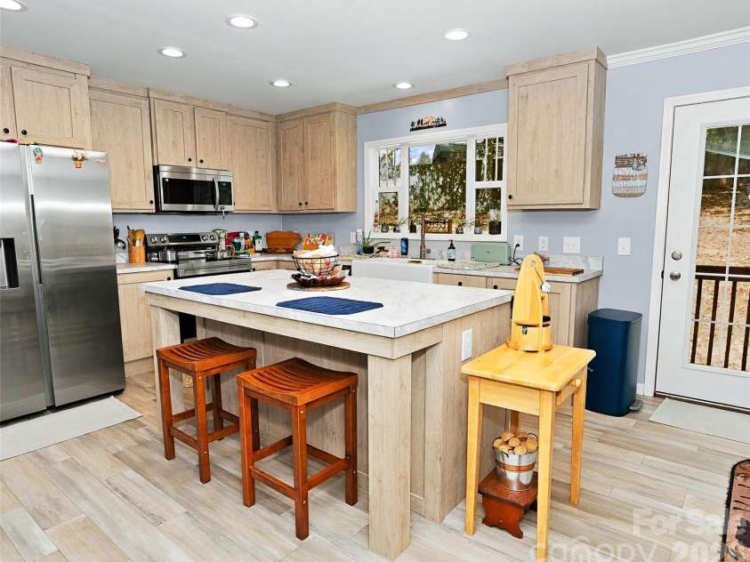 203 Beaverdam Loop Road, Candler, NC 28715.  MLS# CAR4429811, YatesRealty ID 56200. 