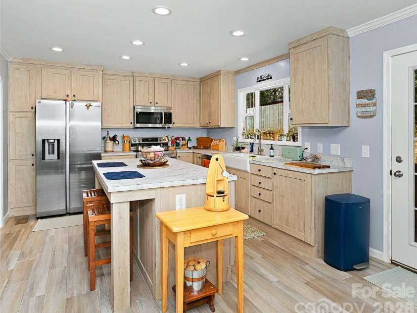 203 Beaverdam Loop Road, Candler, NC 28715.  MLS# CAR4429811, YatesRealty ID 56200. 